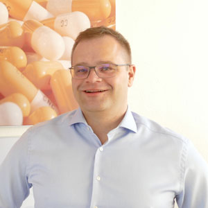 Dr. Hans-Georg Häcker
